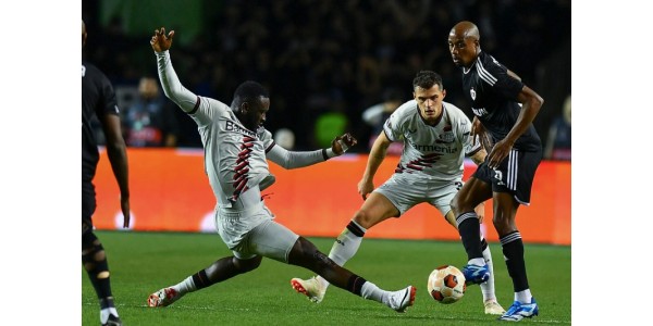 Bayer 04 Leverkusen postigao je dva gola u nadoknadi vremena za izjednačenje rezultata Bayer 04 Leverkusen postigao je dva gola u nadoknadi vremena za izjednačenje rezultata